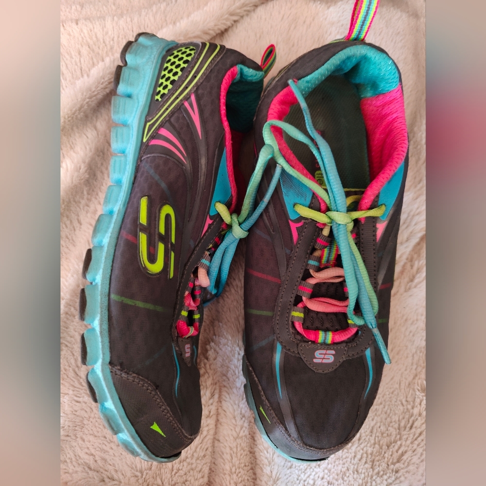 Women Skechers size 7